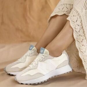 New Balance 327 in Sea Salt Ocean Haze. Size 7.5
